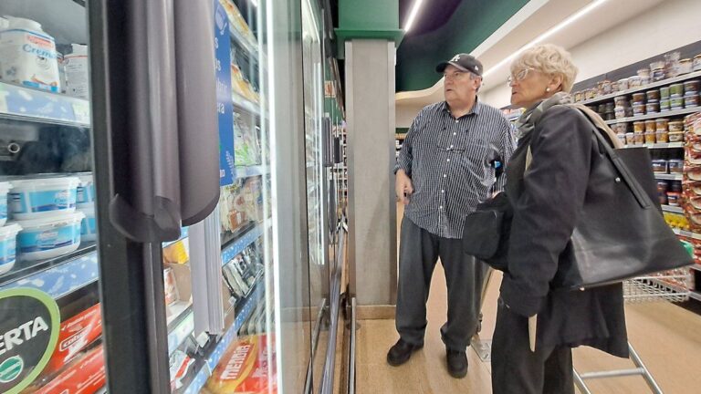 La inflación de diciembre se aceleró al 2,7% y la variación anual cerró en 117,8%