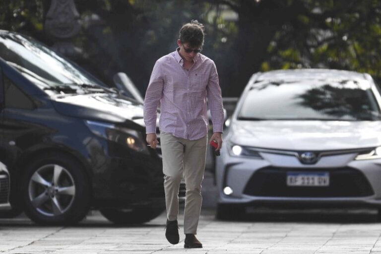 Santiago Caputo quiere echar al jefe de la UIF porque se reunió con Carrió