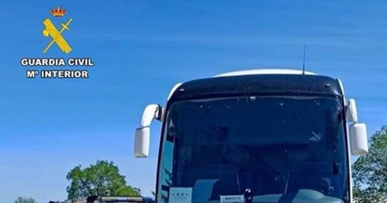 Inmovilizado un autobús escolar en Albox cuyo conductor circulaba drogado