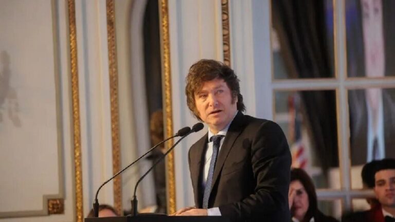 El Gobierno salió a responder las críticas Cristina Kirchner con chicanas
