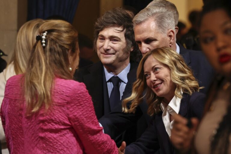 Milei evalúa retirar a Argentina del acuerdo de París y la OMS