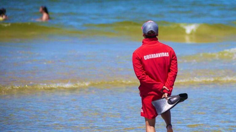 Punta del Este: un argentino golpeó a un guardavidas que había rescatado a su hijo