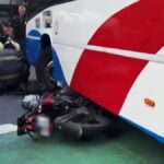 437113-video-impresionante-choque-entre-una-moto-y-un-colectivo