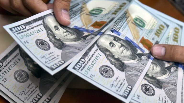 Se dispara el dólar blue luego de la entrevista a Javier Milei por el escándalo de $LIBRA