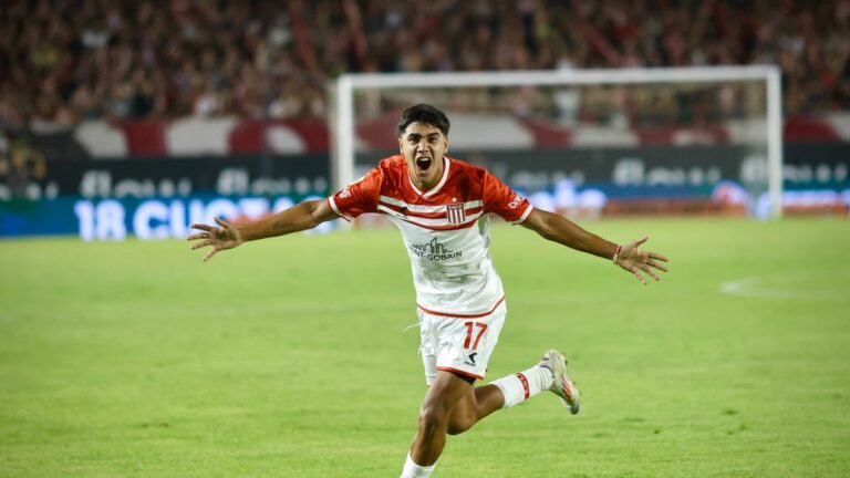 Estudiantes dio vuelta un partido de locos y es uno de los líderes del Torneo Apertura