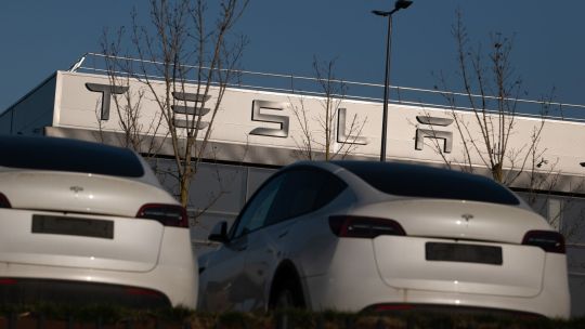 El valor de mercado de Tesla cayó por debajo del billón de dólares