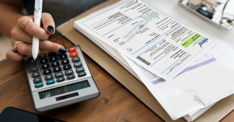 Edenor y Edesur pidieron aumentos de tarifas de casi 10% desde abril