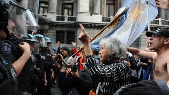 Marcha por los jubilados: tras los graves incidentes, liberaron a 94 de los más de 120 detenidos