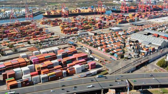 Por la guerra comercial de Estados Unidos, Argentina perdería el superávit comercial