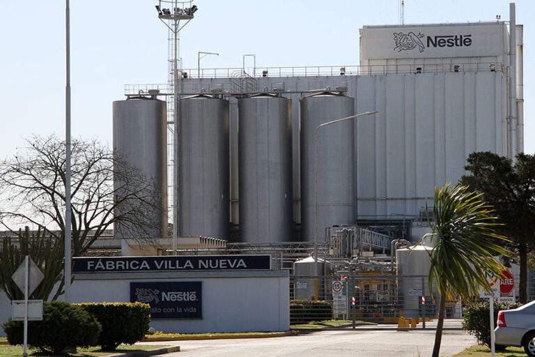 En el plano laboral también cruje el modelo