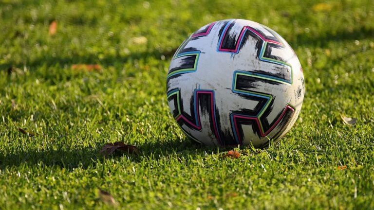 Llegó al fútbol gracias al narcotráfico y está prófugo de la justicia