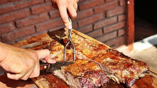 Insólito: Argentina importará asado barato de Brasil