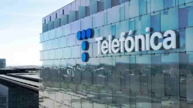 Los dueños de Claro y Telecentro aún pelean contra Clarín por Telefónica