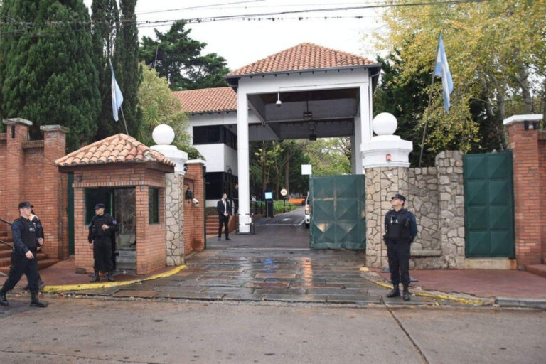 Operativos de seguridad en la Quinta de Olivos tras una amenaza de bomba