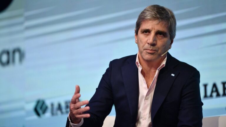 Luis Caputo recibe al FMI con los deberes cumplidos en materia fiscal