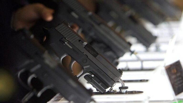 Mientras flexibiliza el acceso a armas de fuego semiautomáticas, el Gobierno eliminó la ANMAC