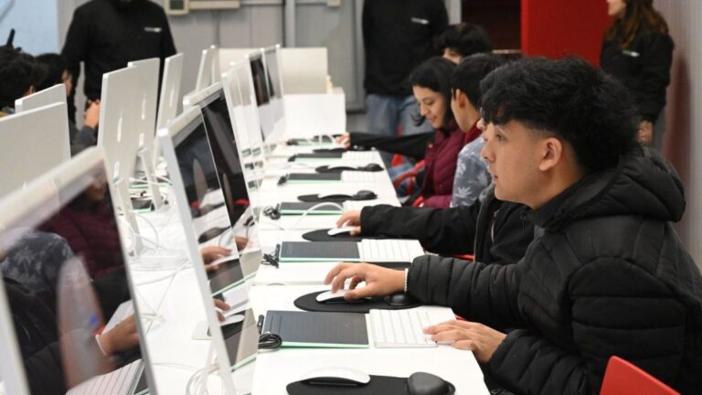 Educación: la Ciudad abrió el primer centro TUMO de América