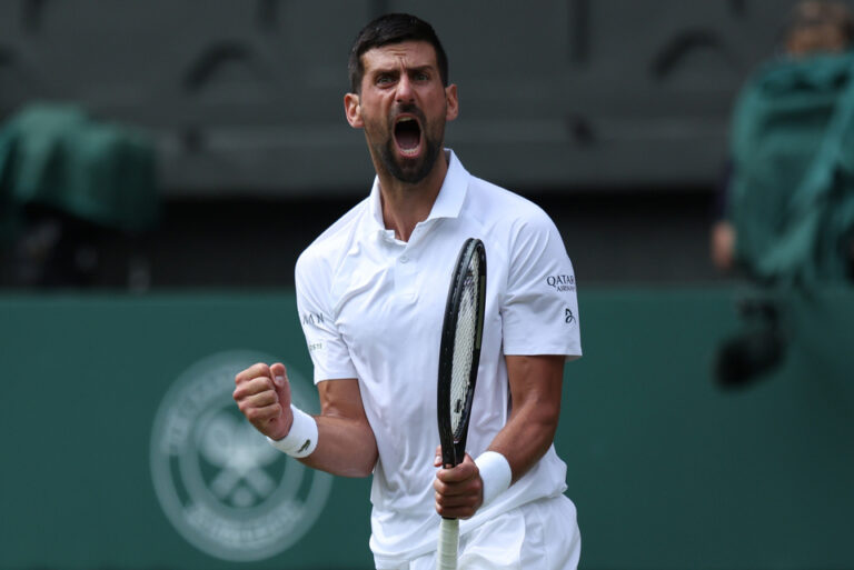 Wimbledon: Djokovic pasó con solvencia y Sinner lo hizo de milagro