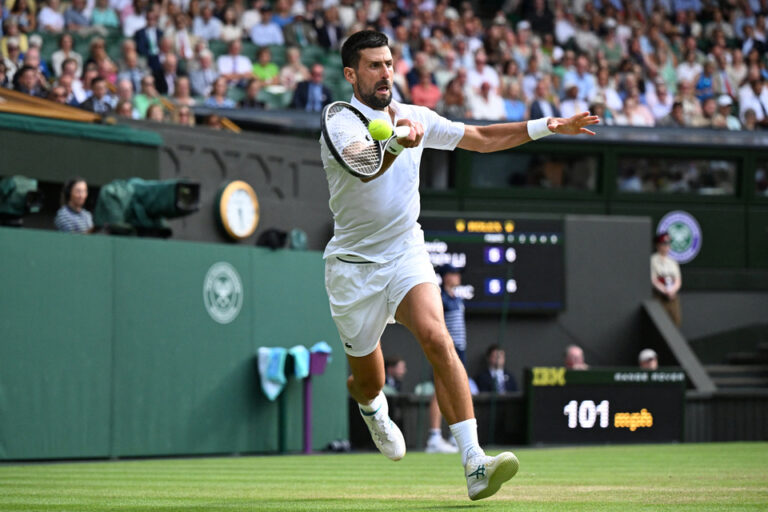 Djokovic y Sinner, a semis de Wimbledon