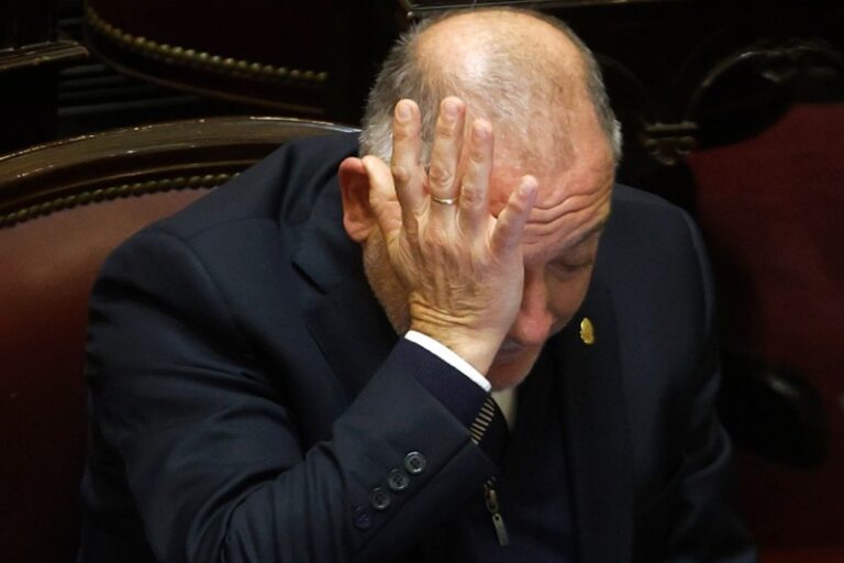 Juez votó a favor de las jubilaciones y ahora los libertarios lo acusan de traidor