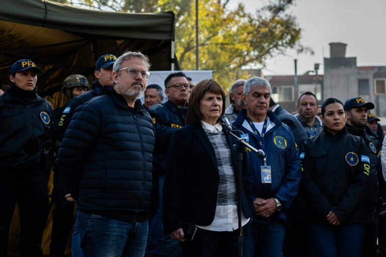 Bullrich y Valenzuela encabezaron un megaoperativo con 26 detenidos por robo automotor