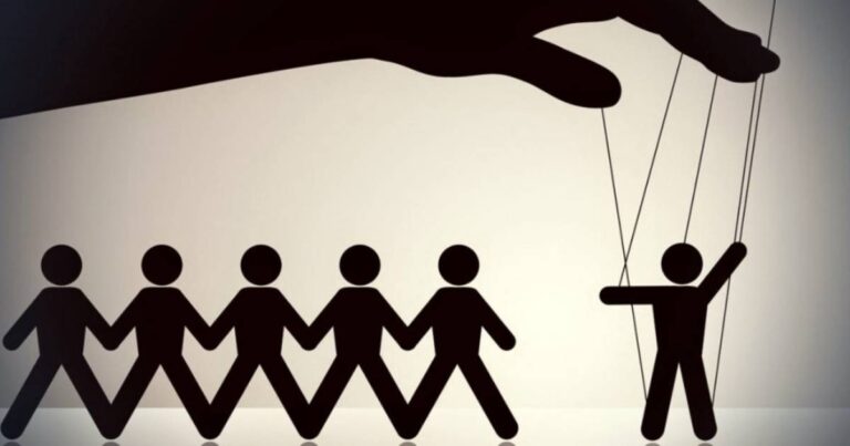 El control social como ejercicio del poder en la era digital. La batalla cultural