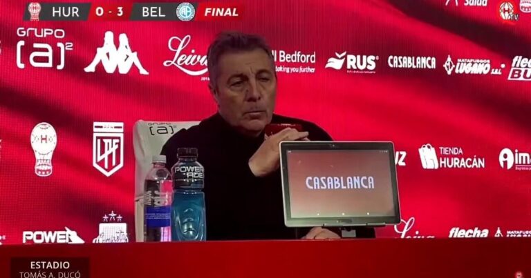 Kudelka y una conferencia de prensa distinta: explicó con una pizarra cómo defenderá la salida de Boca