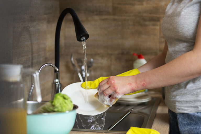 La Anmat prohibió un detergente por quemaduras