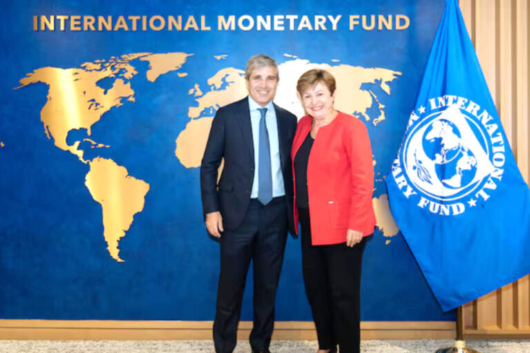 Toto Caputo tras la subida del dólar: ‘Muchos ante el riesgo kuka deciden cubrirse’