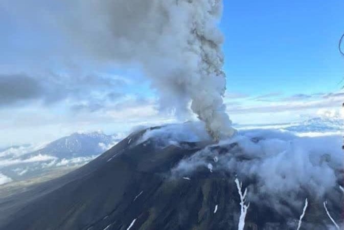 Rusia: el volcán Krasheninnikov entró en erupción por primera vez en 400 años a pocos días del terremoto de magnitud 8,8