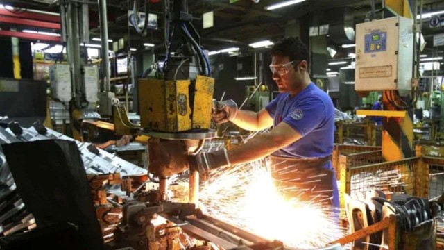Más de 37.000 empleos industriales se perdieron desde que Milei asumió, alerta la UIA, que pide soluciones rápidas