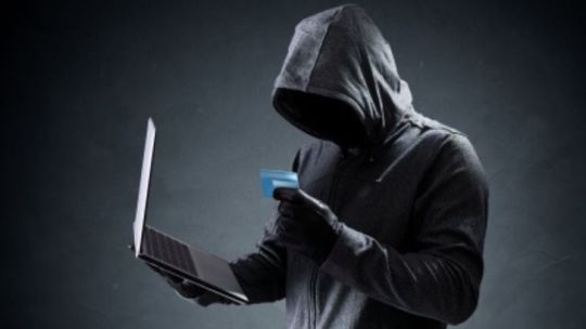 «Modo emergencia» y mensajes falsos: así engañan a las personas con estafas virtuales