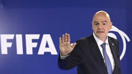 El revés de FIFA para las SAD: prohíbe los traspasos entre clubes del mismo grupo empresarial