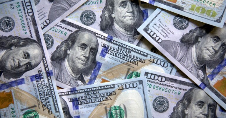 Por los anuncios del Gobierno, el dólar bajó $ 15 en los bancos y la tasa de caución hizo otro «sube y baja»