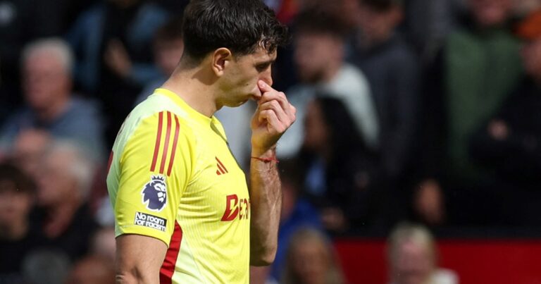 Por qué Dibu Martínez no está en el debut del Aston Villa en la Premier League