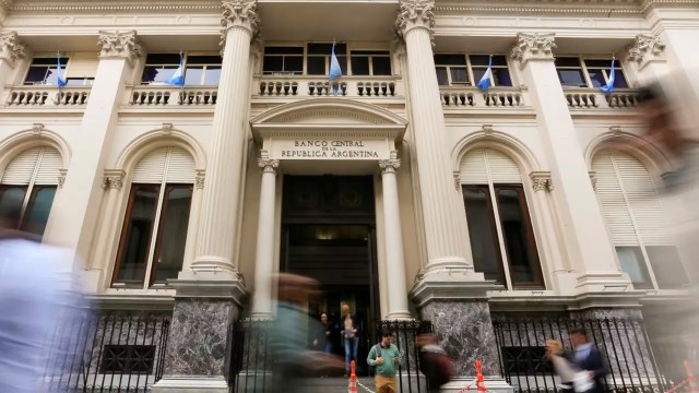 Bancos en pie de guerra: duro reclamo al BCRA en medio de la volatilidad financiera y la suba de las tasas