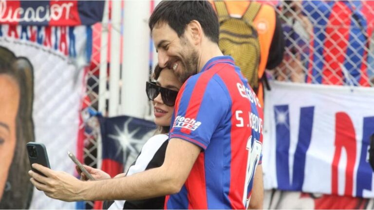 Santiago Korovsky visitó la cancha de San Lorenzo junto a Celeste Cid y fue homenajeado