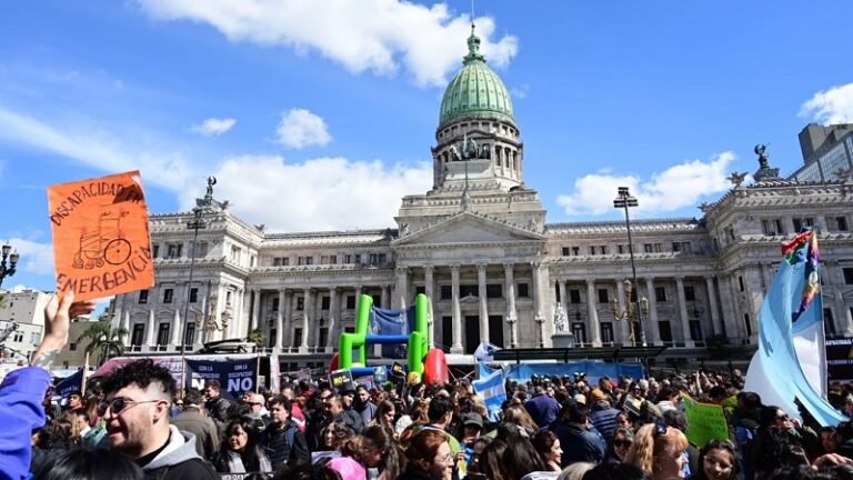 Es ley: el colectivo de Discapacidad se movilizó masivamente y logró torcerle el brazo a Milei
