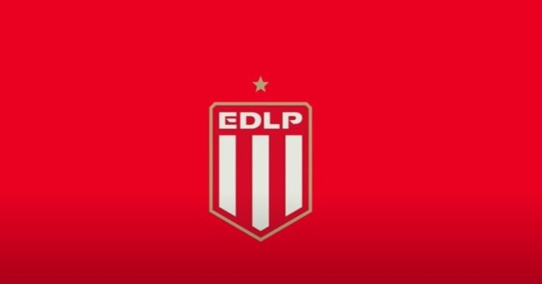 Estudiantes presentó su nuevo escudo en la previa del partido con River