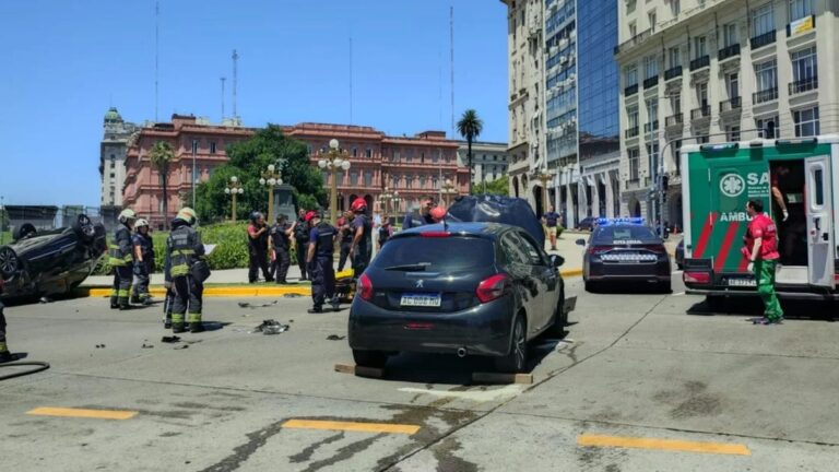 Al menos tres heridos por un choque y vuelvo frente a Casa Rosada